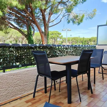 Charming With Pleasant Terrace Saint-Raphaël